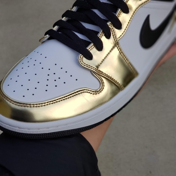 Air Jordan 1 Mid OG Metallic Gold Men's Size 9 New - Picture 6 of 11